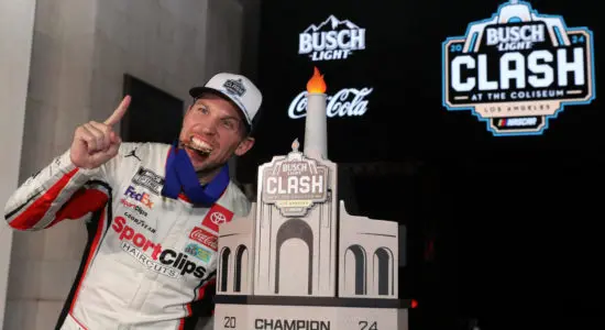 NASCAR | Cup Series, Busch Clash 2024: Denny Hamlin conquista il quarto Clash al LA Coliseum