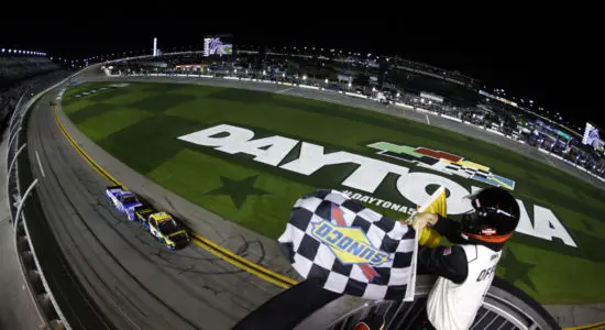 NASCAR | Truck Series, Daytona: Nick Sanchez prende la prima vittoria in carriera in un finale all’insegna dell’azione