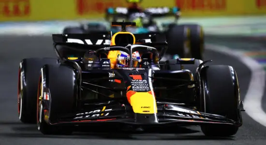 F1 | GP Arabia Saudita 2024, gara: ancora doppietta Verstappen-Pérez, Leclerc 3° ma l’eroe è Oliver Bearman, 7° all’esordio con una Ferrari