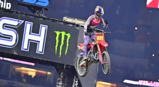 Supercross | Lawrence batte Roczen nella Triple Crown di Indianapolis