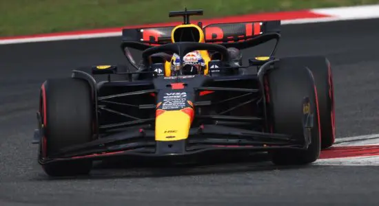F1 | GP Cina 2024, qualifiche: quinta Pole di fila di Verstappen, prima fila Red Bull. Alonso 3°, poi McLaren e Ferrari. Hamilton fuori in Q1 (18°)