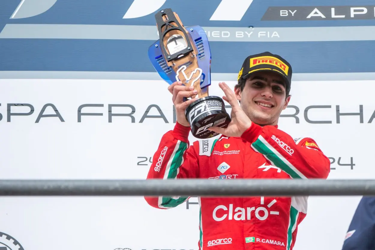 Formula Regional Europe | Spa-Francorchamps 2024: Rafael Camara vince una gara 1 estremamente spettacolare