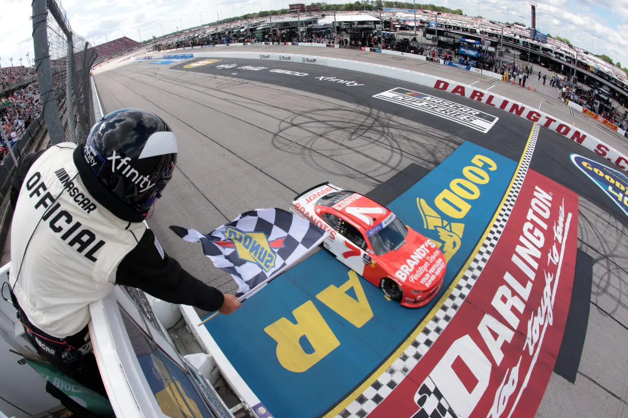 NASCAR | Xfinity Series: cappotto di Allgaier a Darlington!