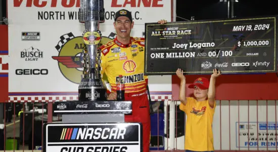 NASCAR | Cup Series All-Star Race: Joey Logano appesantisce il suo portafogli grazie al dominio a North Wilkesboro