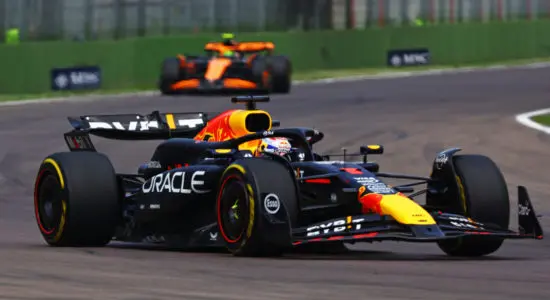 F1 | GP Emilia Romagna 2024, gara: Verstappen vince ma suda sette camicie contro un grande Norris. Leclerc sul podio, Sainz 5°