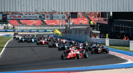 F4 Italia | Misano 2024: Freddie Slater termina il weekend con una vittoria dominante in gara 3
