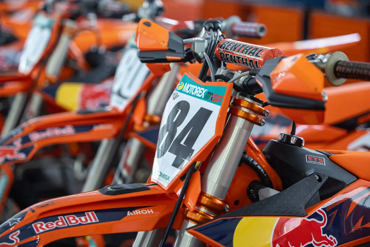 MXGP | GP West Nusa Tenggara 2024: prima gara di qualifica stagionale per Herlings, Prado supera Gajser