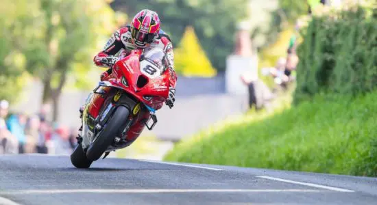 Tourist Trophy 2024 | Senior TT: Dunlop ed Hickman kappaò, Davey Todd conquista la gara clou dell’Isola di Man