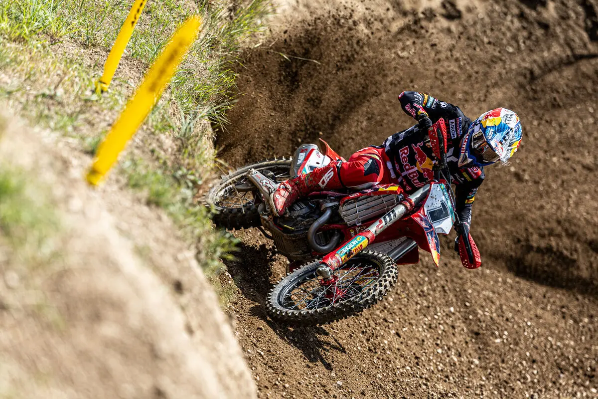 MXGP | GP Fiandre 2024: Prado vince la gara di qualifica, Herlings dà ancora spettacolo