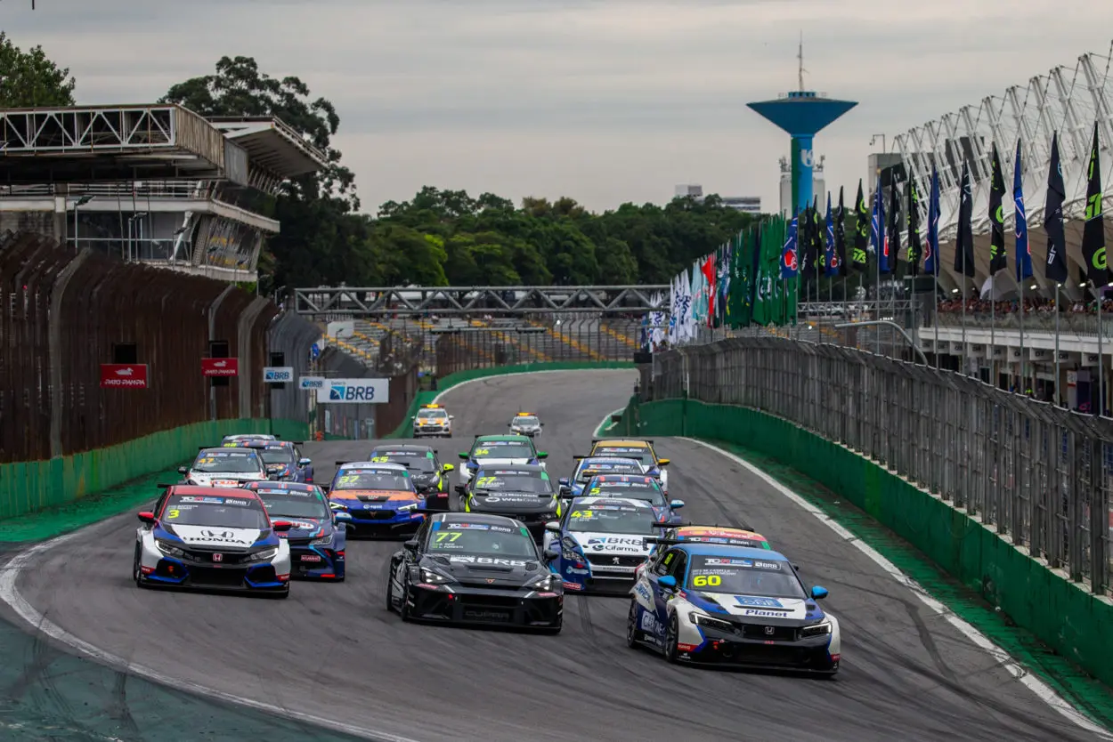 TCR | Evento sprint a Interlagos, Nelson Piquet Jr tra i protagonisti. All’Estoril riprende il campionato spagnolo