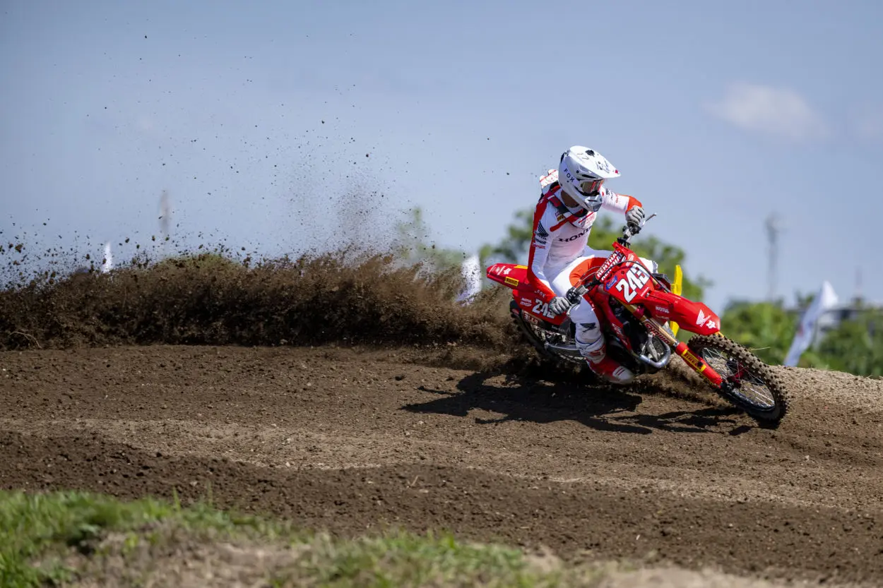 MXGP | GP Repubblica Ceca 2024: Gajser resiste a Prado, sesta gara di qualifica stagionale