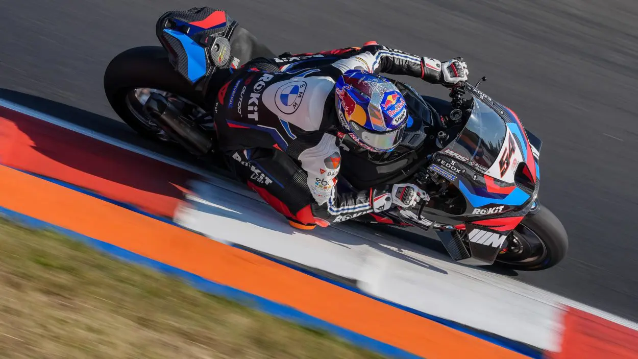 SBK | Round Repubblica Ceca 2024, Superpole Race: Razgatlioglu è inarrestabile, disastro Bautista che cade all’ultimo giro