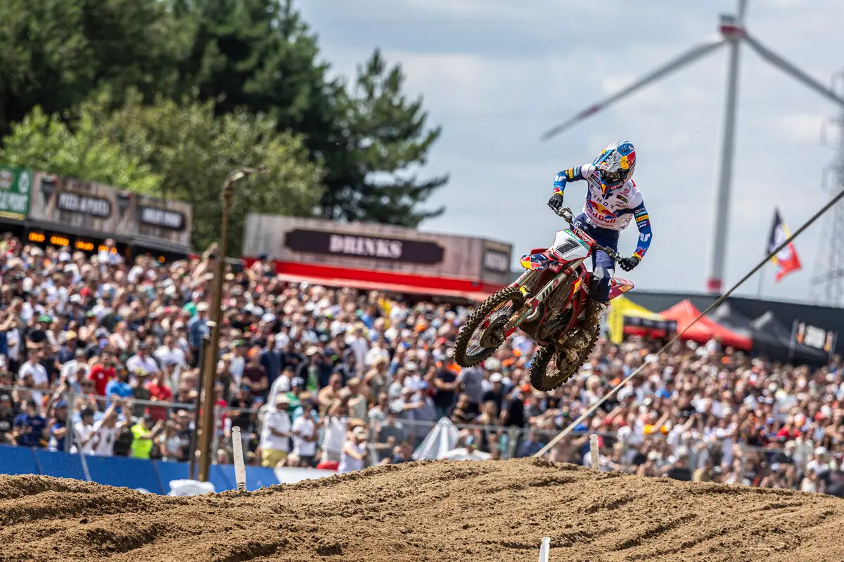 MXGP | GP Svezia 2024, Gara 1: Jorge Prado vince la prima manche con un sorpasso-capolavoro su Gajser