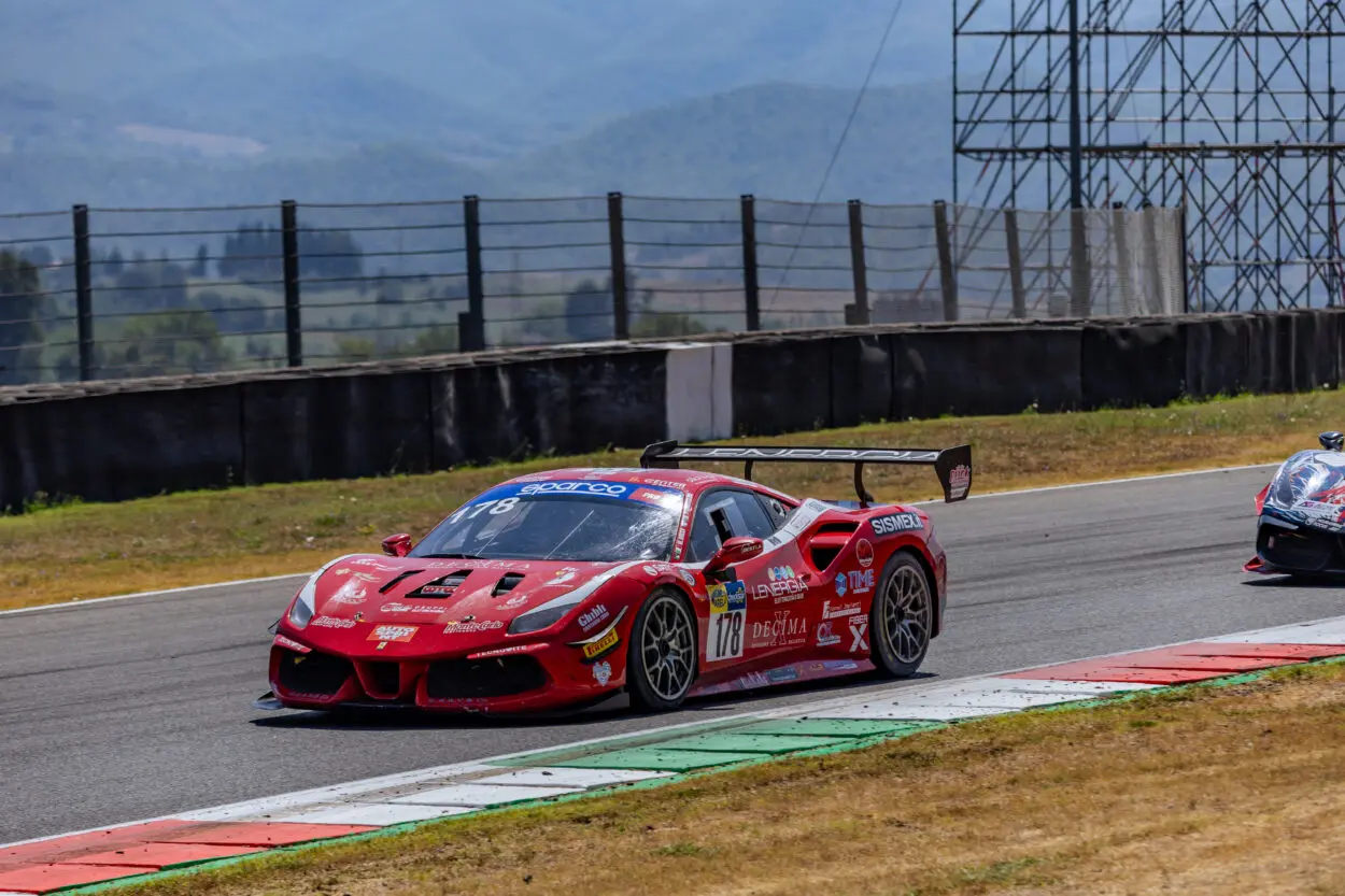 Doppio piazzamento a punti per Mattia Bucci nel terzo round del Campionato Italiano GT Sprint