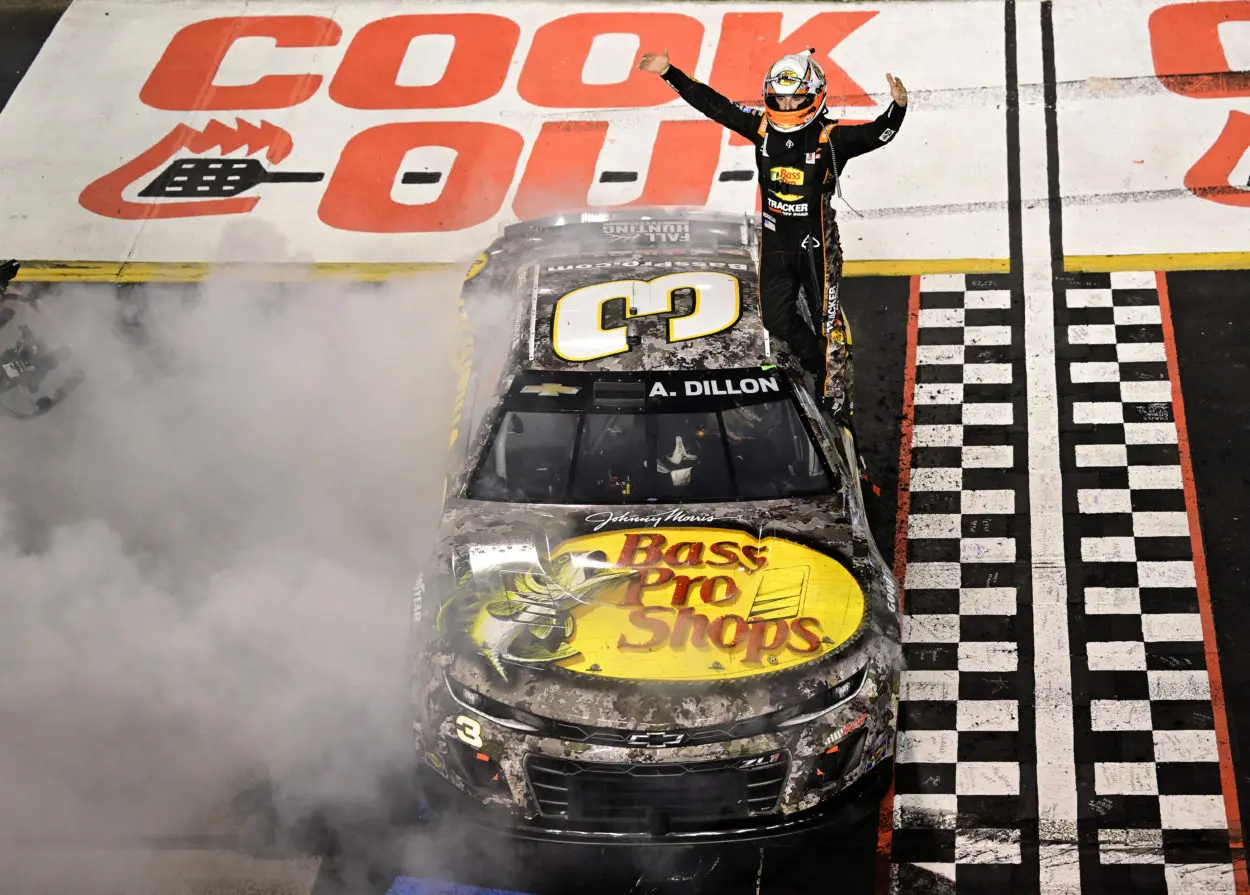 NASCAR | Cup Series: Austin Dillon elimina Logano ed Hamlin per vincere a Richmond