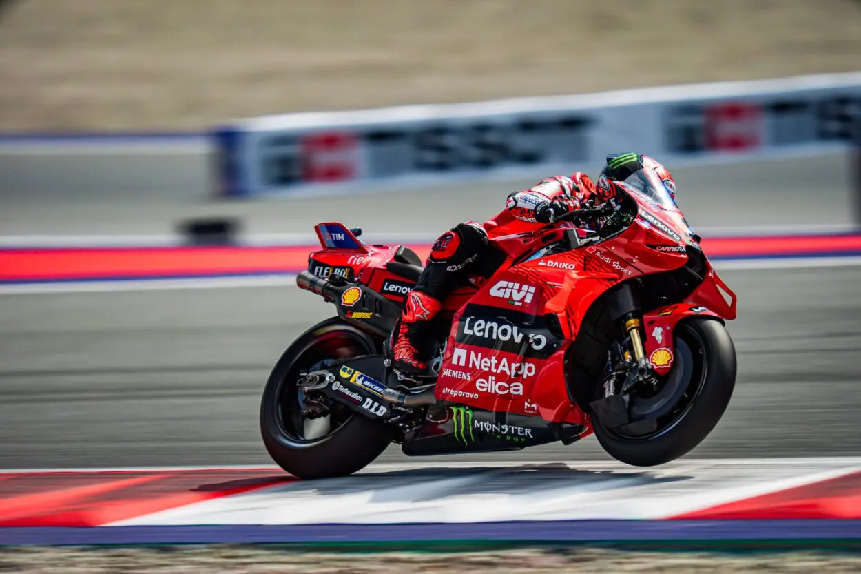 MotoGP | GP Austria 2024, Gara Sprint: Francesco Bagnaia domina la manche breve ed aggancia Martín nella generale