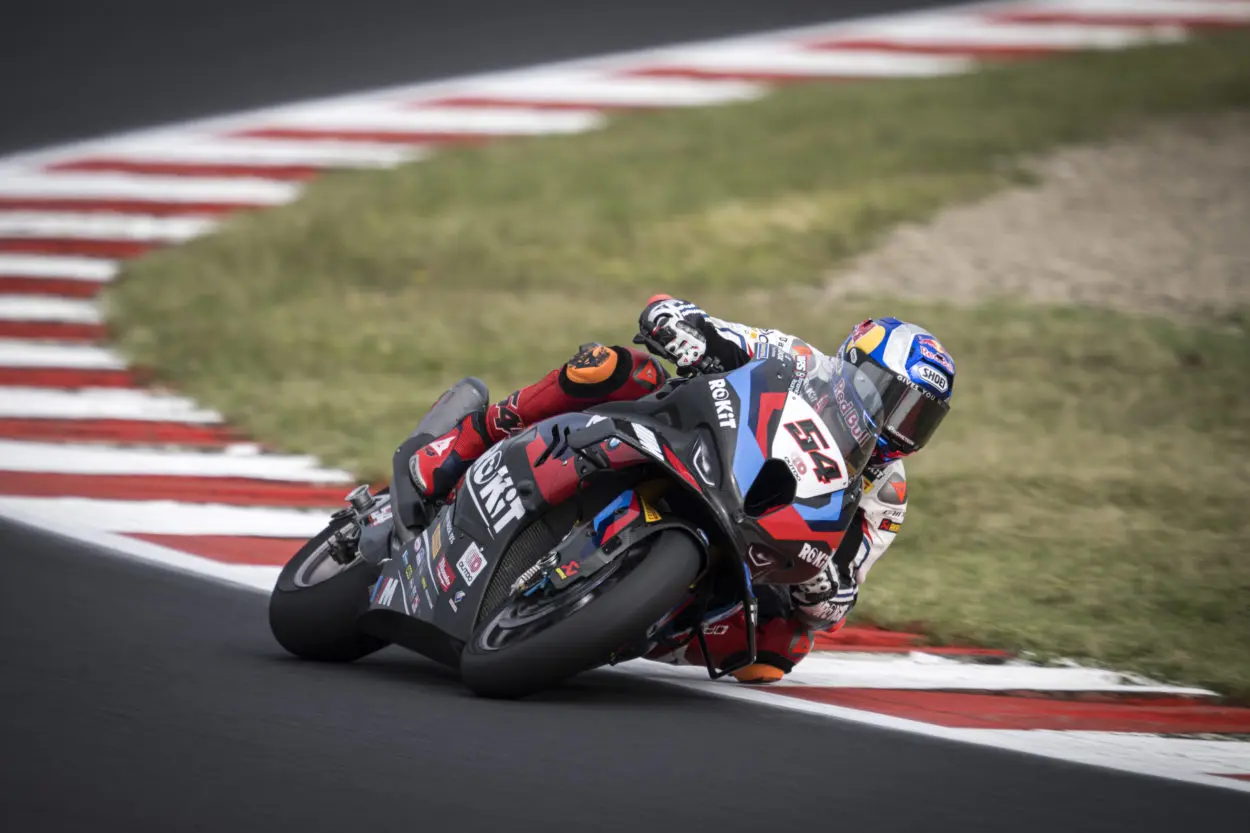SBK / Supersport | Round Portogallo 2024, sintesi del venerdì pomeriggio a Portimão