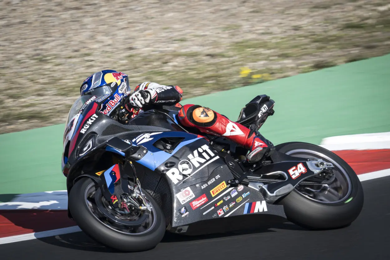 SBK | Round Portogallo 2024, Superpole: Toprak Razgatlıoğlu supera gli imprevisti del venerdì e fa la pole