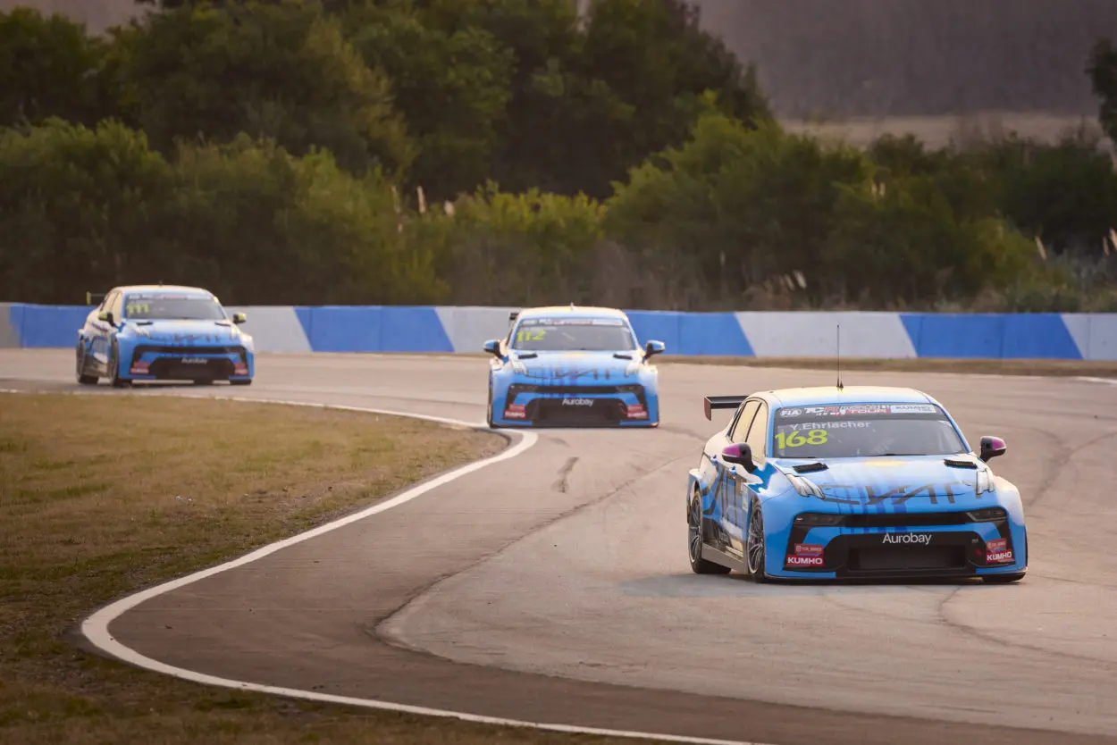 TCR World Tour | El Pinar 2024, Gara 1: Ehrlacher resiste ad Azcona, Michelisz in difficoltà