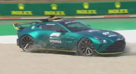 F1 | GP Italia 2024, la Safety Car si schianta durante i giri di prova del giovedì. Problema ai freni?