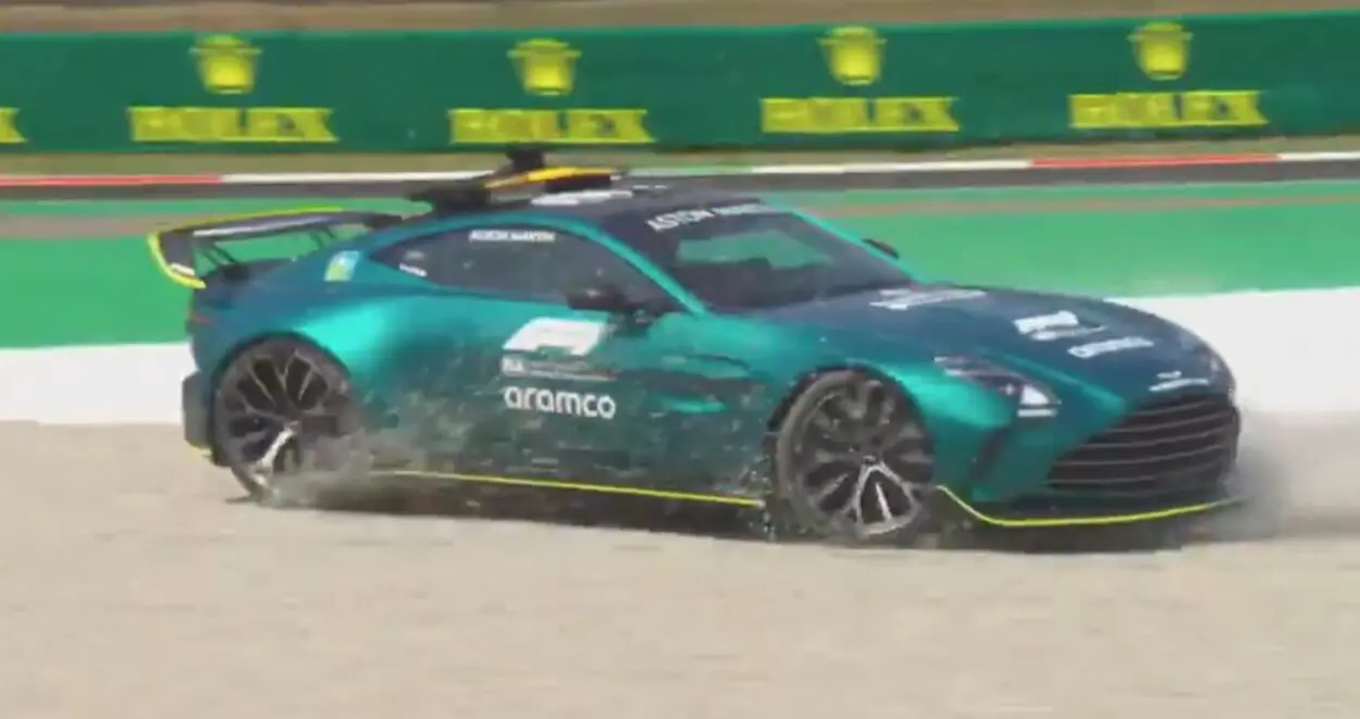 F1 | GP Italia 2024, la Safety Car si schianta durante i giri di prova del giovedì. Problema ai freni?