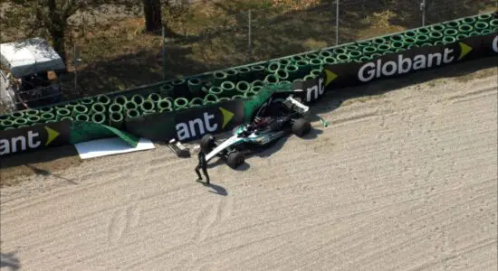 F1 | L’esordio di Antonelli in Mercedes finisce dopo 4 giri. Testacoda e muro alla Alboreto per Kimi