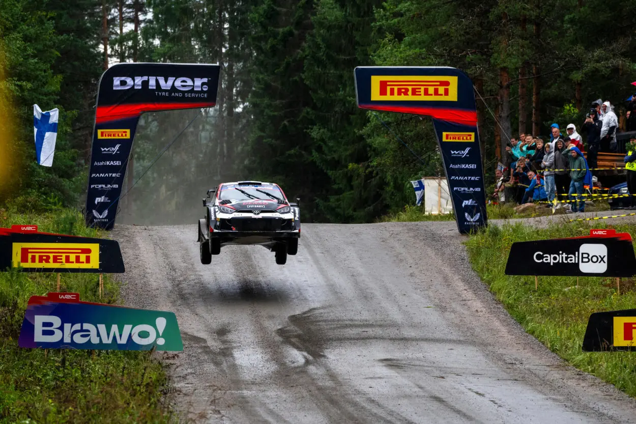 WRC | Rally di Finlandia 2024, PS11-13: Rovanperä continua a volare, problemi per Evans