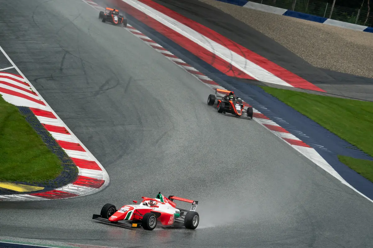 Euro 4 | Red Bull Ring 2024: Freddie Slater prende di forza la vittoria sul bagnato in Gara 2