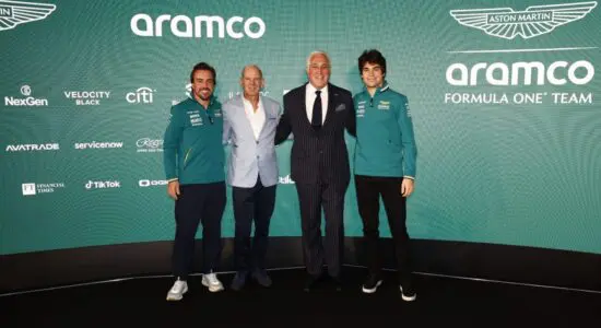 F1 | Presentazione Newey, Alonso: “Adrian è un’ispirazione, ha fatto alzare l’asticella a tutti”. Stroll: “Il giorno più emozionante per il team”