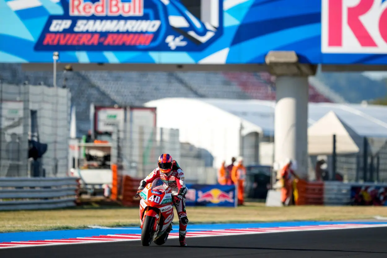 MotoE | GP San Marino 2024, Qualifiche: Mattia Casadei conquista l’ultima pole position della stagione. Garzo solo ottavo