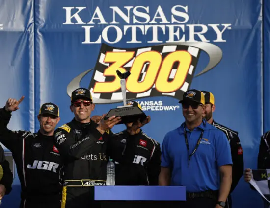 NASCAR | Xfinity Series, Kansas: Aric Almirola vince una gara dal finale combattuto
