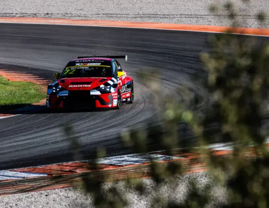 TCR Europe | Valencia 2024, Gara 1: Girolami beffa Montenegro al via e conquista il quarto successo. ALM campione a squadre