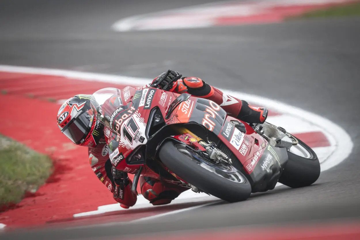 SBK | Round Italia 2024, Superpole: Nicolò Bulega conquista la pole position a Cremona
