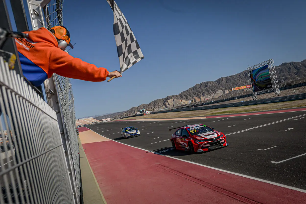 TCR South America | San Juan Villicum 2024: Un “Misil” inarrestabile. Dominio assoluto di Matías Rossi, débâcle Peugeot