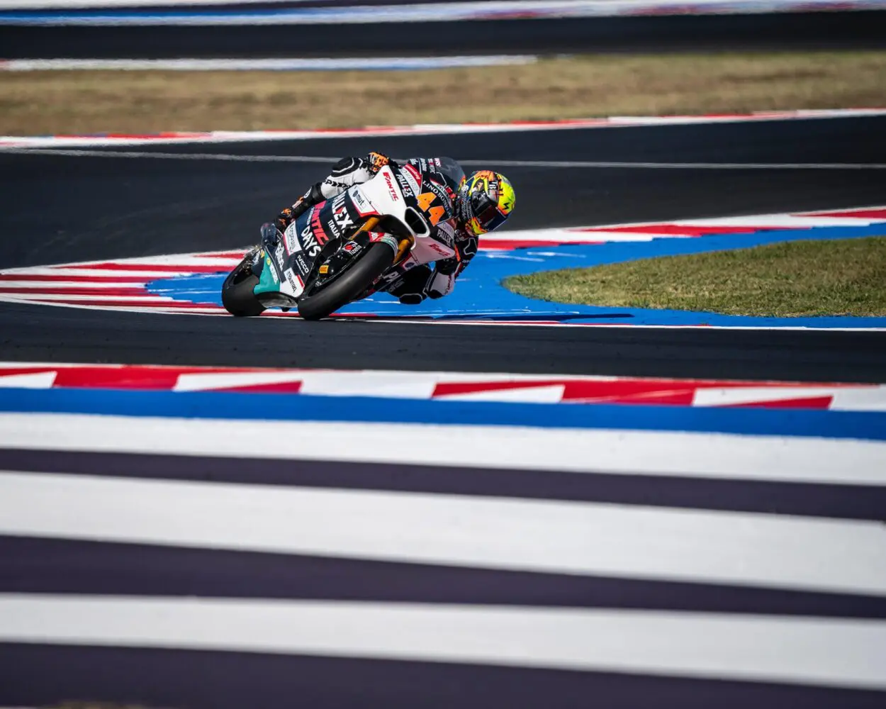 Moto2 | GP Indonesia 2024: Canet fa cinquina e segna la pole position. 3° Ogura, 6° Lopez.