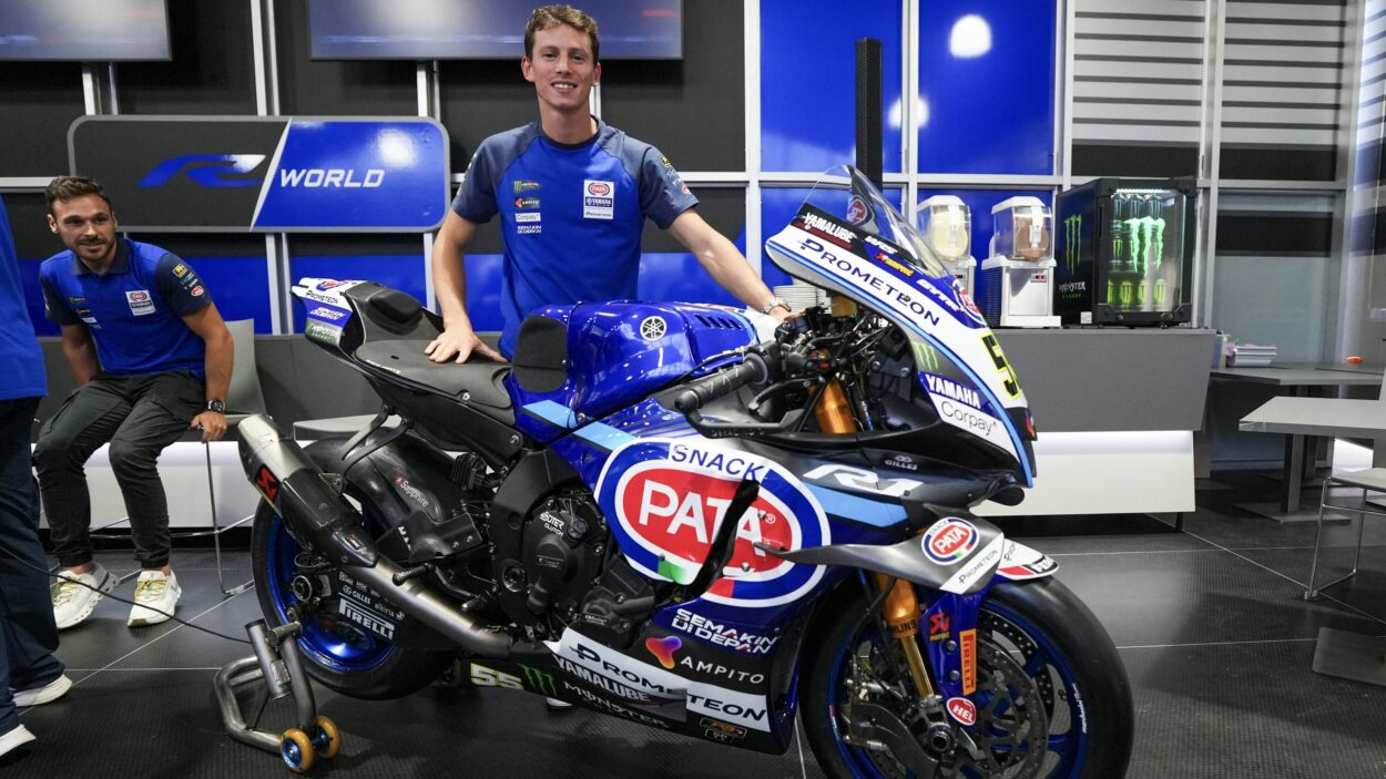 SBK | Svelata la nuova versione omologata della Yamaha R1 2024 ...