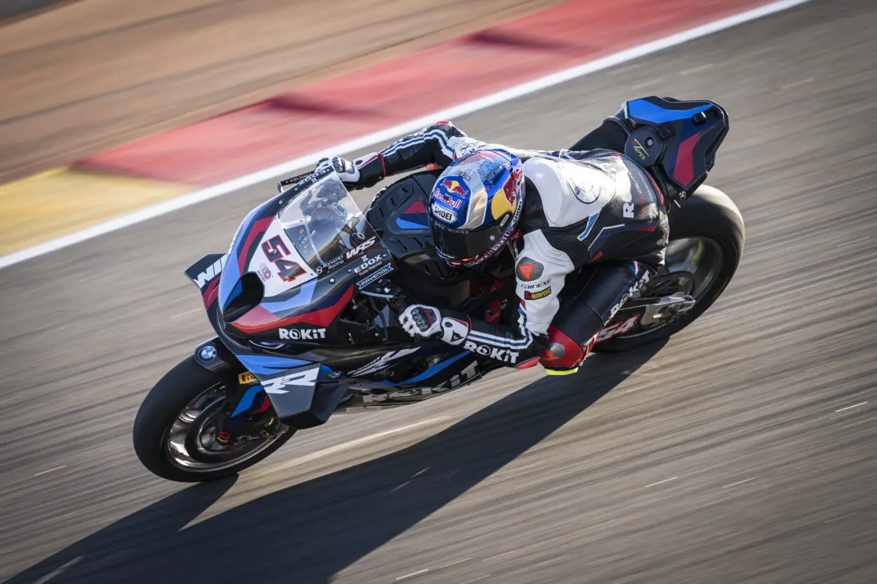 SBK / SSP | Round Estoril 2024, sintesi del venerdì mattina: Toprak Razgatlıoğlu comanda nella FP1 bagnata