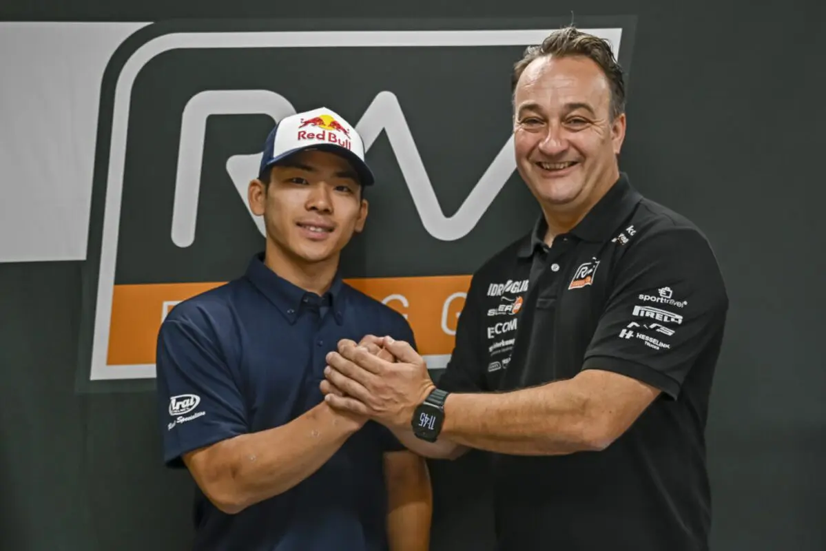 Moto2 | Ayumu Sasaki firma un contratto biennale con RW Racing per il 2025 ed il 2026. Il prossimo anno affiancherà van den Goorbergh