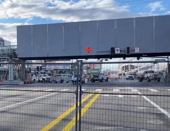 F1 | Disagi e problemi per commercio e residenti. La storia dietro il GP di Las Vegas raccontata da un media locale, con il Motor Speedway sullo sfondo