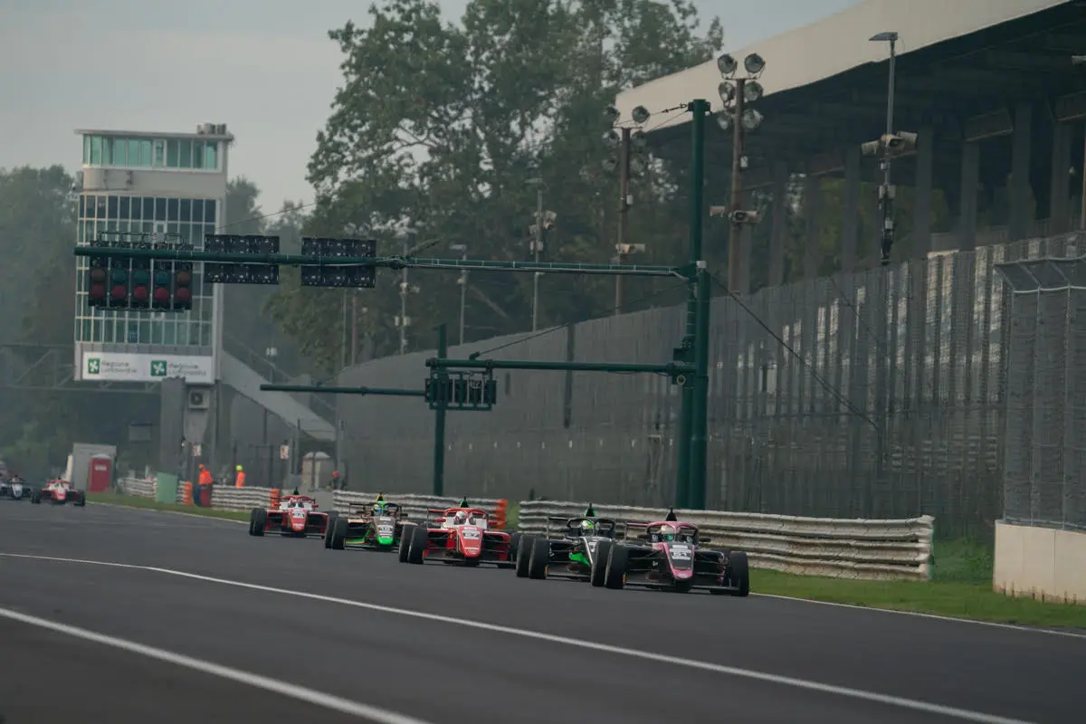 Euro 4 | Monza 2024: Kean Nakamura-Berta vince il duello contro Bohra e si aggiudica Gara 2