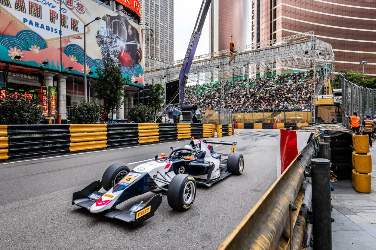 FIA FR World Cup | GP Macao 2024: Ugo Ugochukwu trionfa in una Main Race ricca di incidenti