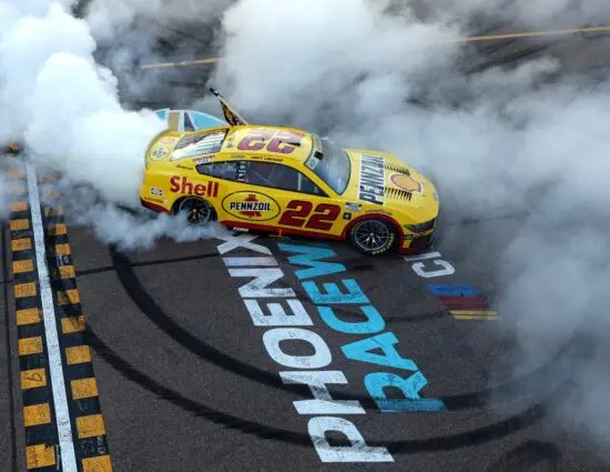 NASCAR | Cup Series, la cronaca di Phoenix: Logano batte Blaney ed è il campione del 2024