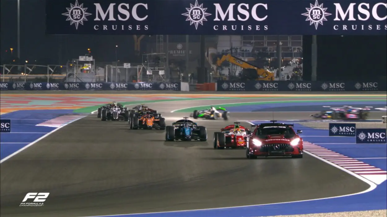F2 | GP Qatar 2024, Sprint Race: Bearman conquista la terza vittoria stagionale su Crawford e Verschoor, ritirato Antonelli