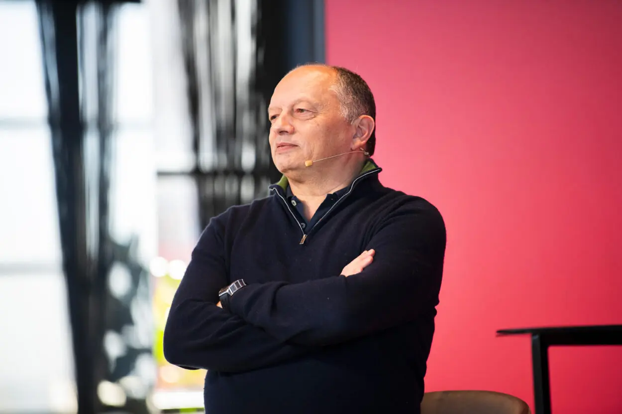 F1 | Vasseur sul 2024 ed il futuro: “La Ferrari 2025 sarà svelata il 19 febbraio, non sono preoccupato per il rapporto Hamilton – Leclerc”