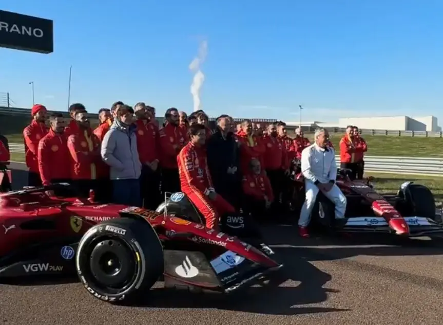 F1 | Ferrari, ultimo saluto per la famiglia Sainz a Fiorano. Papà e figlio in pista insieme