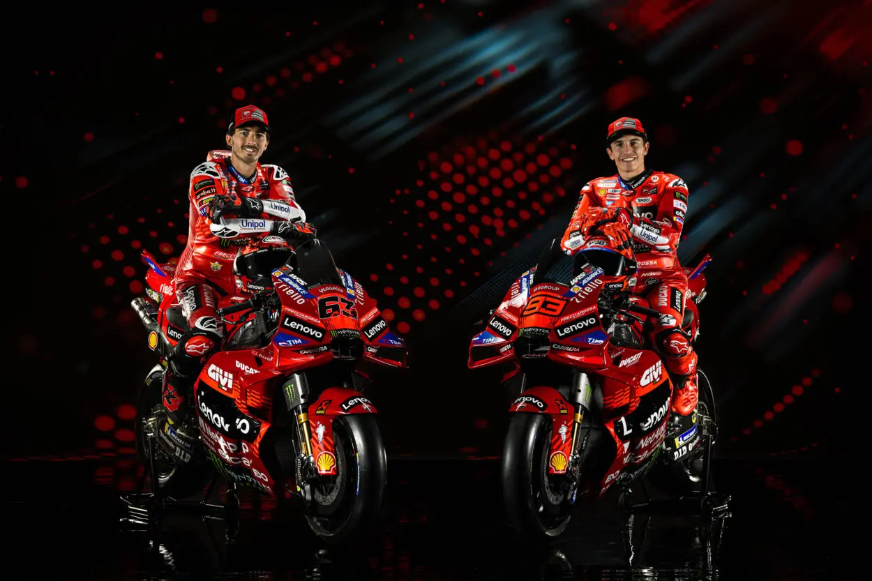 MotoGP | Ducati Lenovo Team presenta la stagione 2025. Francesco Bagnaia sarà affiancato da Marc Marquez
