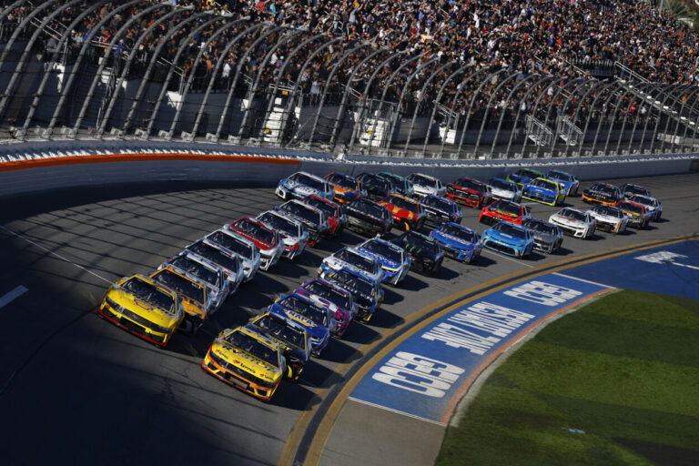 NASCAR Anteprima 2025 Logano