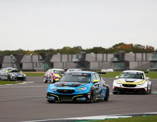 TCR UK | Bond It conferma la presenza di Brad Hutchison con MPH Racing
