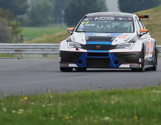 TCR UK | Passo in avanti per Mark Smith che nel 2025 correrà con la Cupra León Competición