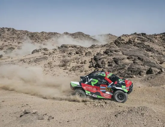 Dakar 2025 | Giorno 2: Yazeed Al Rajhi guida la prima metà della tappa di quarantotto ore. Guai per Sainz, Loeb e Quintero